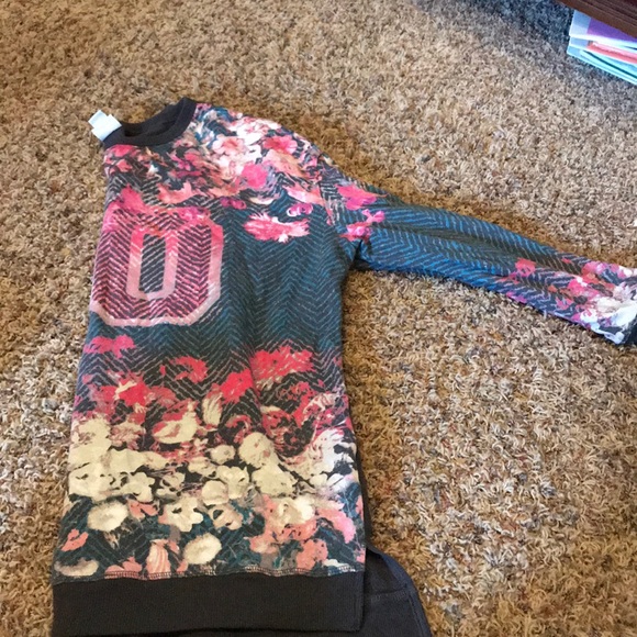 Sweater - Picture 2 of 3